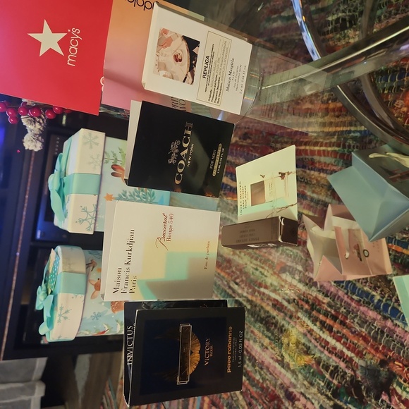 Assorted Fragrance Sample Set - Picture 3 of 4